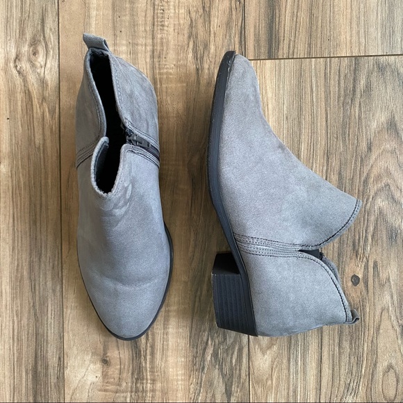 [ Sold ] Just Fab Grey Booties, Size 8 Wide - Picture 3 of 7